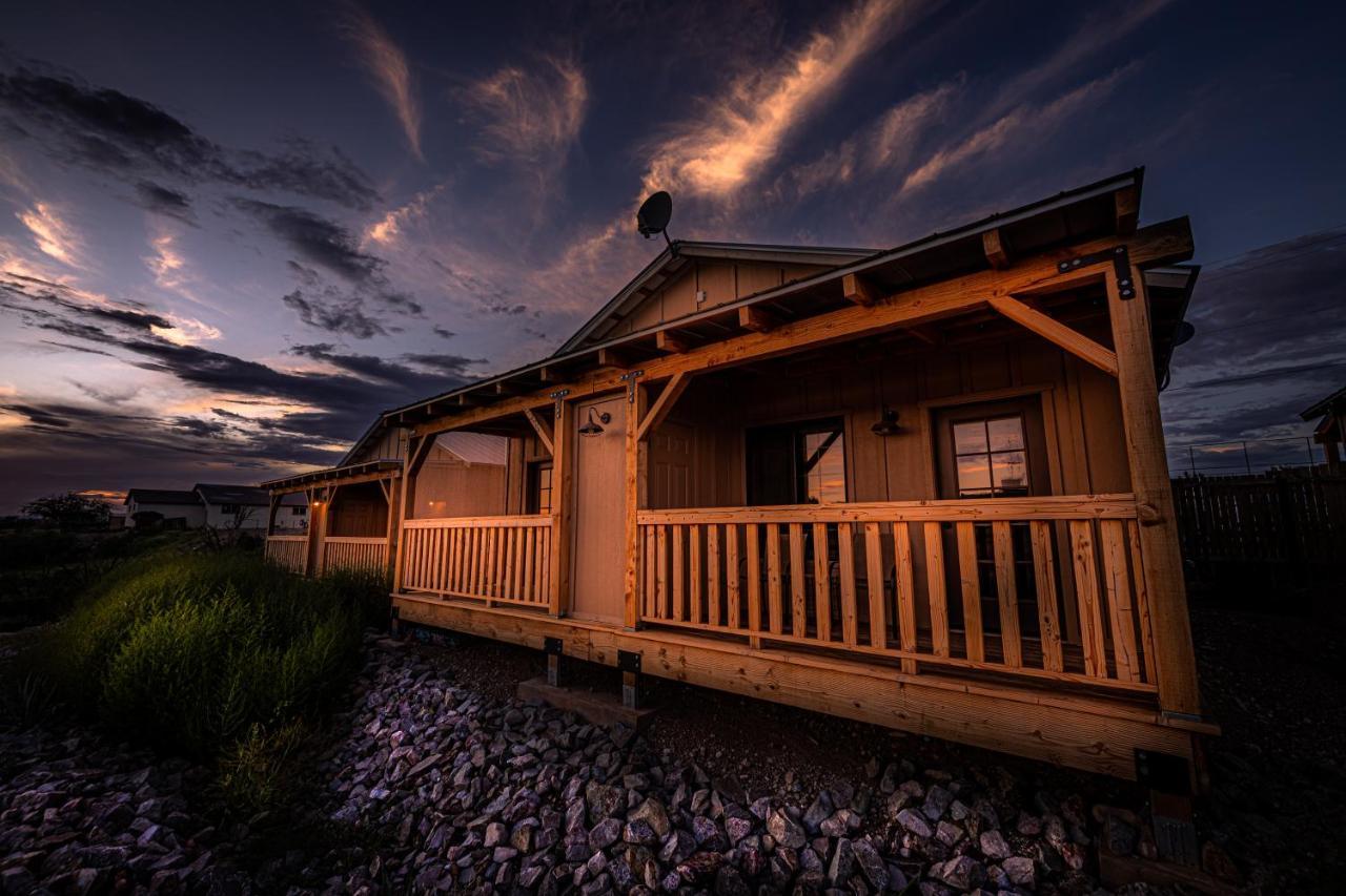 -Pet Friendly- Miners Cabin #5 -Two Double Beds - Private Balcony Tombstone Exterior foto