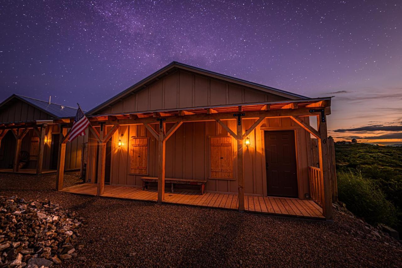 -Pet Friendly- Miners Cabin #5 -Two Double Beds - Private Balcony Tombstone Exterior foto