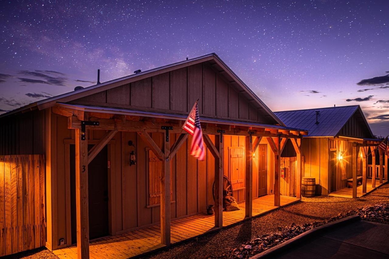 -Pet Friendly- Miners Cabin #5 -Two Double Beds - Private Balcony Tombstone Exterior foto