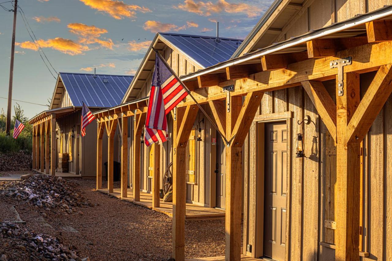-Pet Friendly- Miners Cabin #5 -Two Double Beds - Private Balcony Tombstone Exterior foto